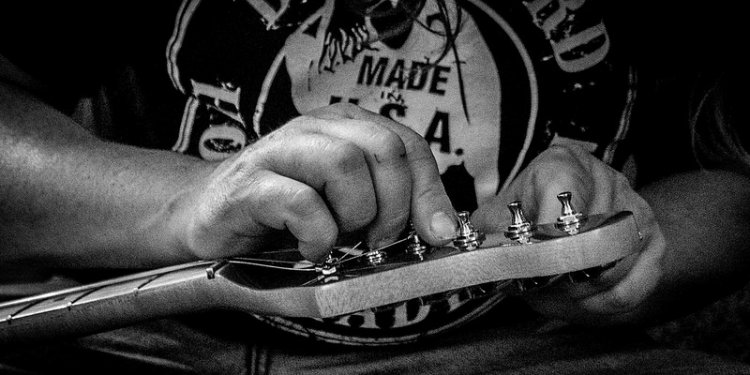 Electric Guitar Strings change