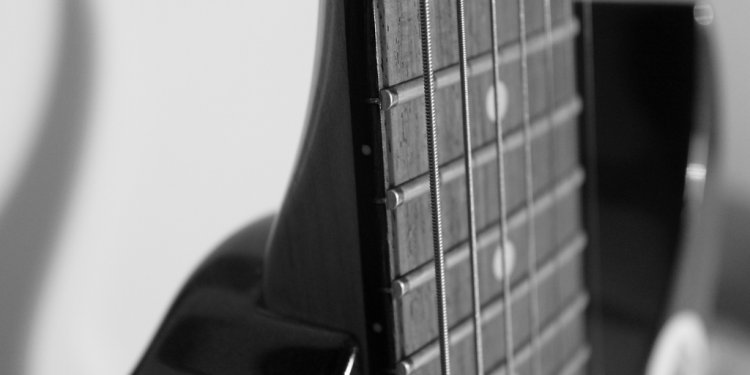 Electric Guitar Stringing