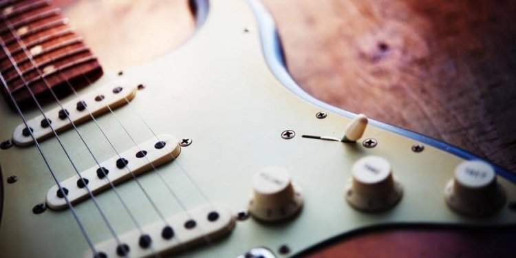 What is the best electric guitar brands?
